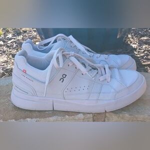 On Cloud Gray The Roger Clubhouse Swiss engineering shoes Men's size 8.5